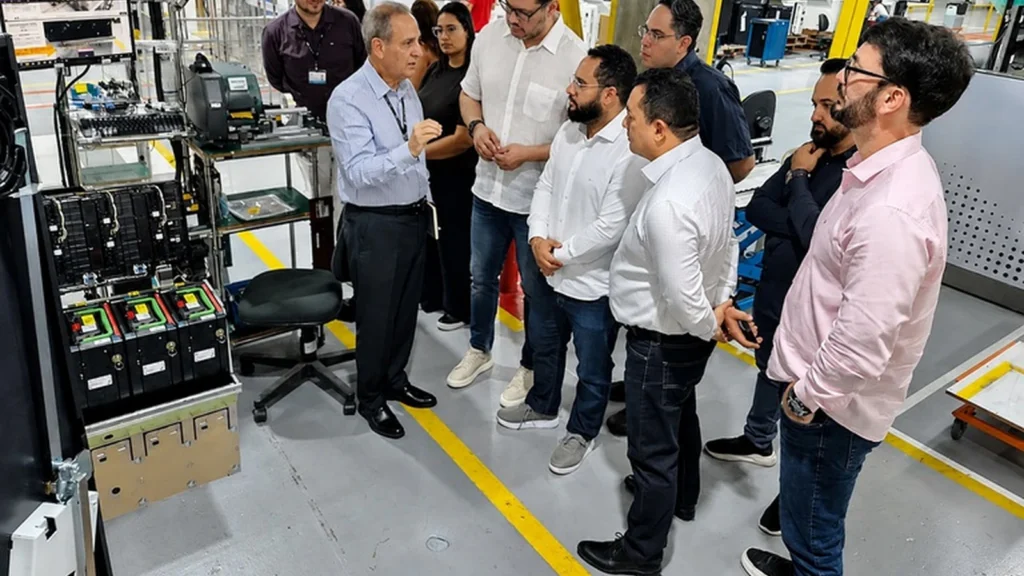 Equipe da Suframa visita fábrica da Diebold Nixdorf em Manaus