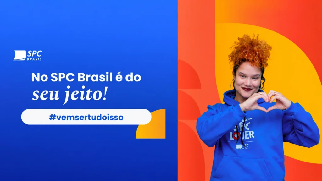Peça institucional do SPC Brasil com a campanha “No SPC Brasil é do seu jeito” e uma representante da marca.